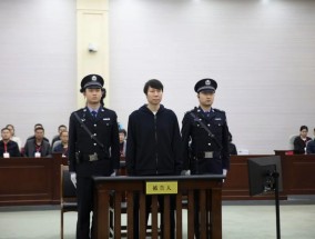 爱游戏体育快理发了？李铁一审宣判完，此前3月一审开庭时刘海还在