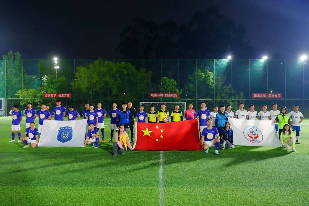 精彩赛事连连，球员拼搏无悔争夺荣耀的简单介绍